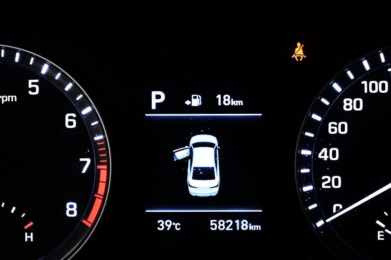 Hyundai Sonata Limited Hyundai Sonata 2019 GCC mid-range in excellent condition, inside and out