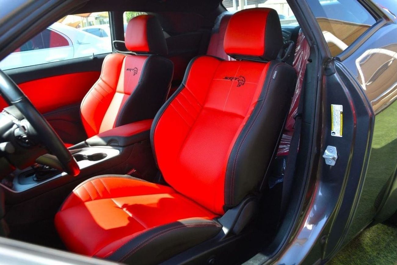 Dodge Challenger SRT  V8 Scat Pack 6.4L (485 HP)--VERY CLEAN AND GOOD CONDITION