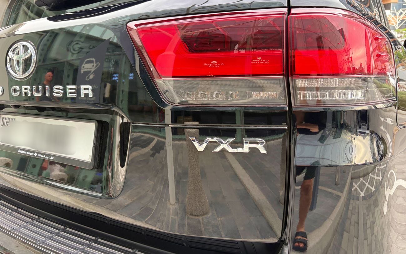تويوتا لاند كروزر 2025 Land Cruiser VXR 4.0L V6 | 13,500 KM | Single Owner | Al-Futtaim | 80K Service Contract