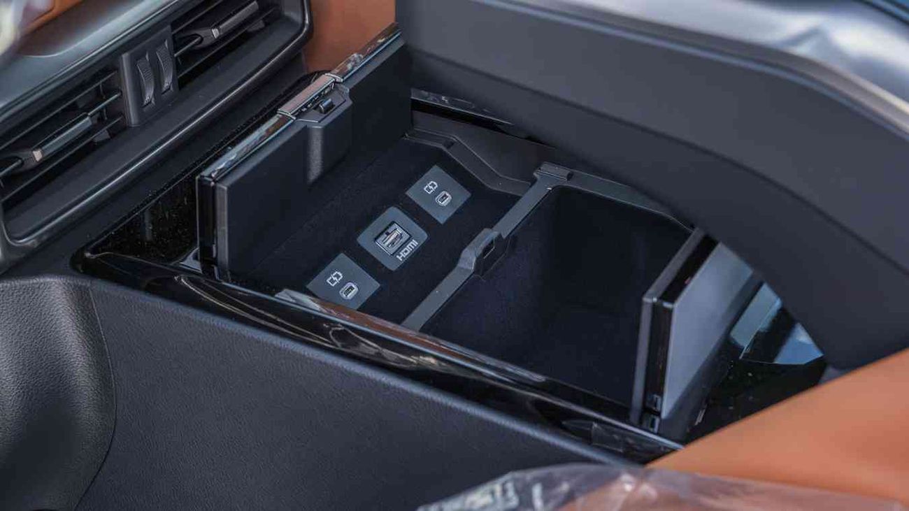 Lexus LX600 VIP ECTAV0003 - 2026 Lexus LX600 VIP - 3.5L Ptr At - Black with Tan Interior