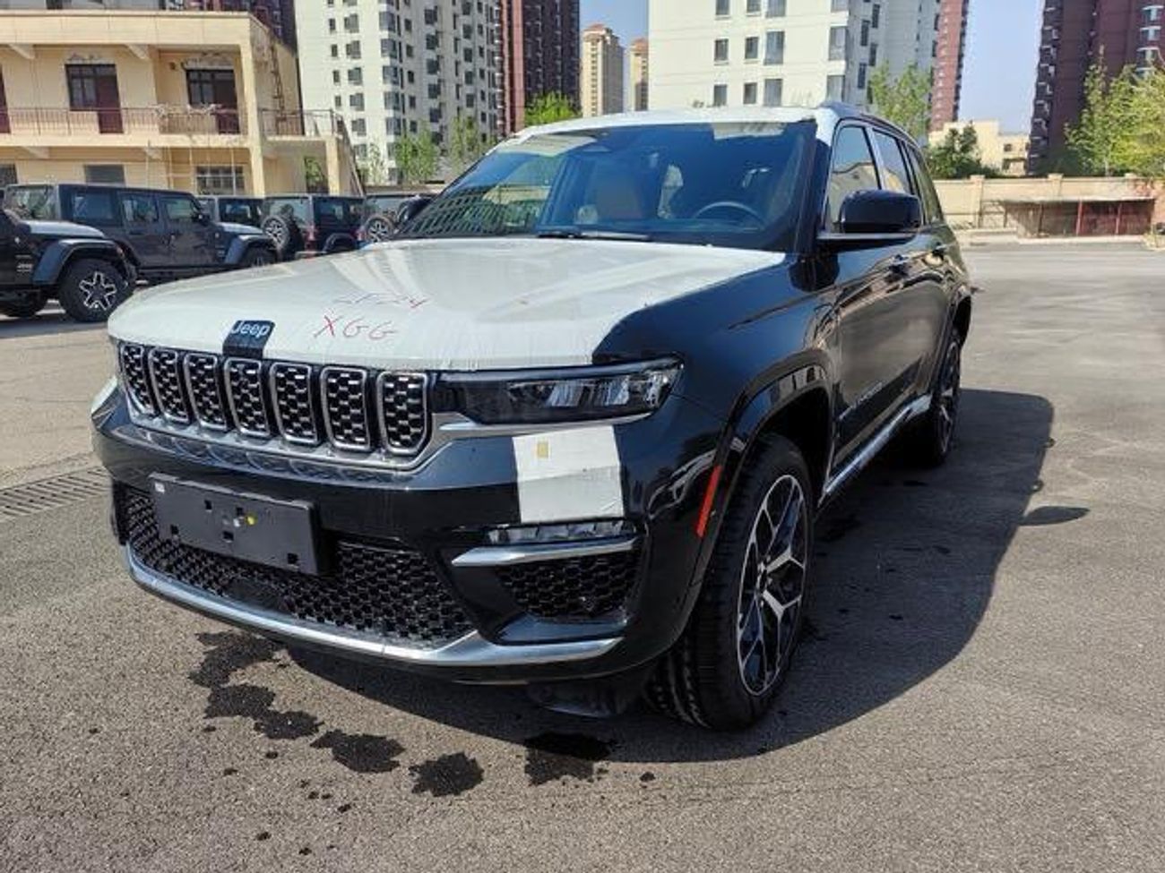 Jeep Cherokee 5 SEATER LIMITED PLUG IN HYBRID ( FOR RE EXPORT ONLY )