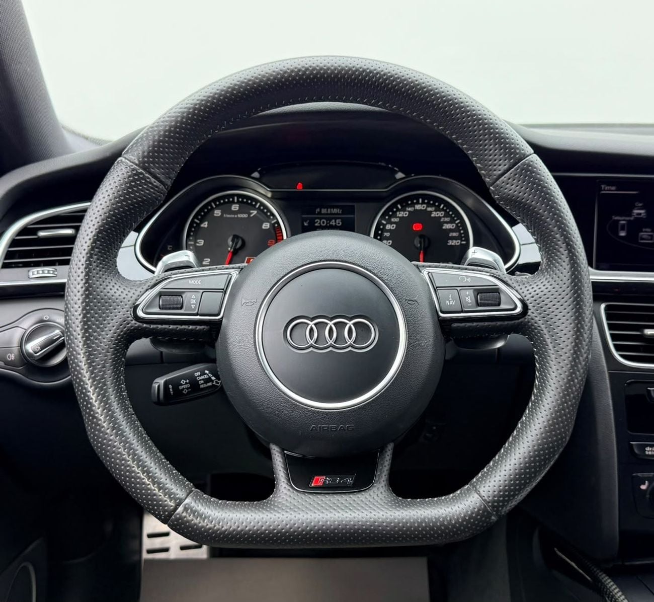 Audi RS4 STANDARD 2014 Audi RS4, Service History, Excellent Condition, Japanese Specs.