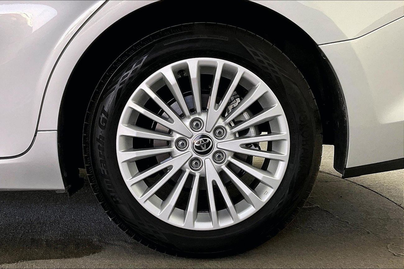 تويوتا كامري XLE | Carnival Sale • UP TO AED 20,000 OFF | شامل الضمان | 0 ﺪﻔﻋﺓ ﺃﻮﻟﻯ