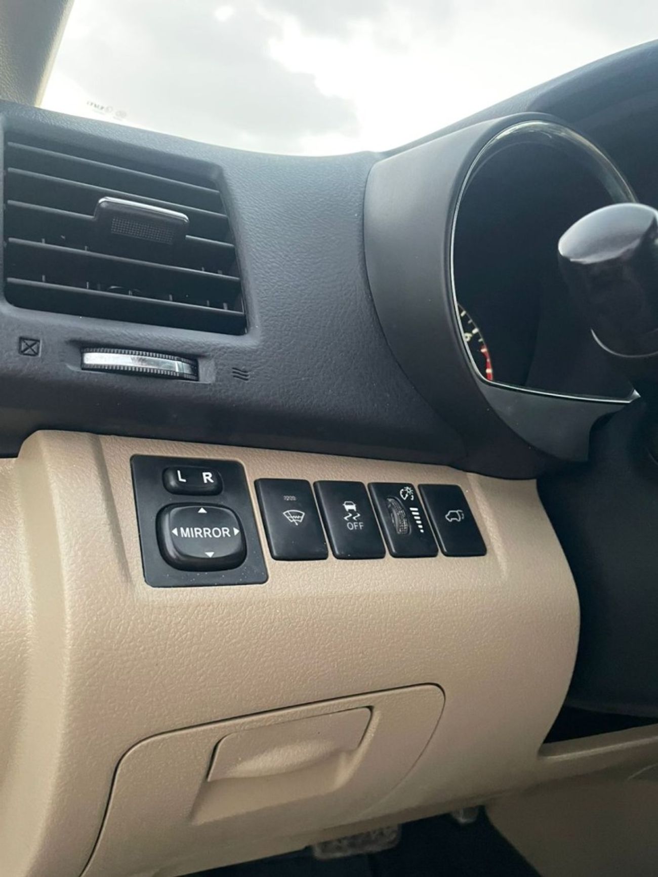 تويوتا هايلاندر 2012 Toyota Highlander Limited Edition Full Option - 3.5L V6 AWD 4x4 - 7 Seater Electric Seats 