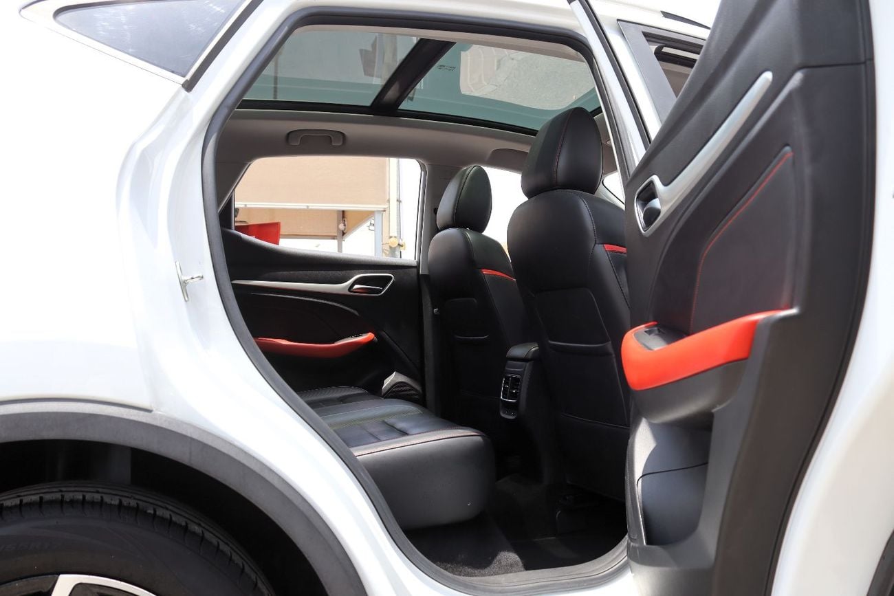 MG ZS LUX