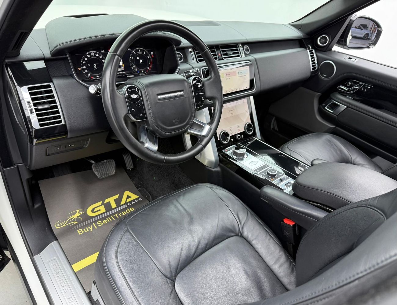 Land Rover Range Rover Vogue SE 5.0L 2018 Range Rover Vogue SE, Service History, GCC