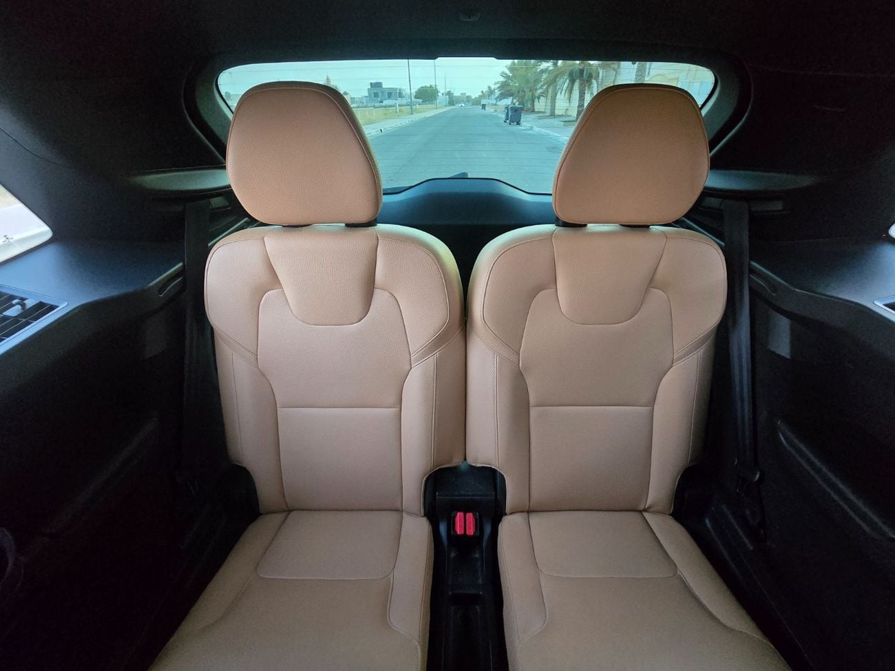 فولفو XC 90 MOMENTUM