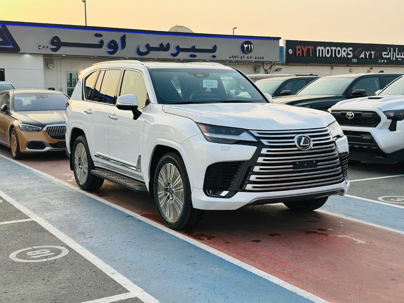 لكزس LX 700h Signature