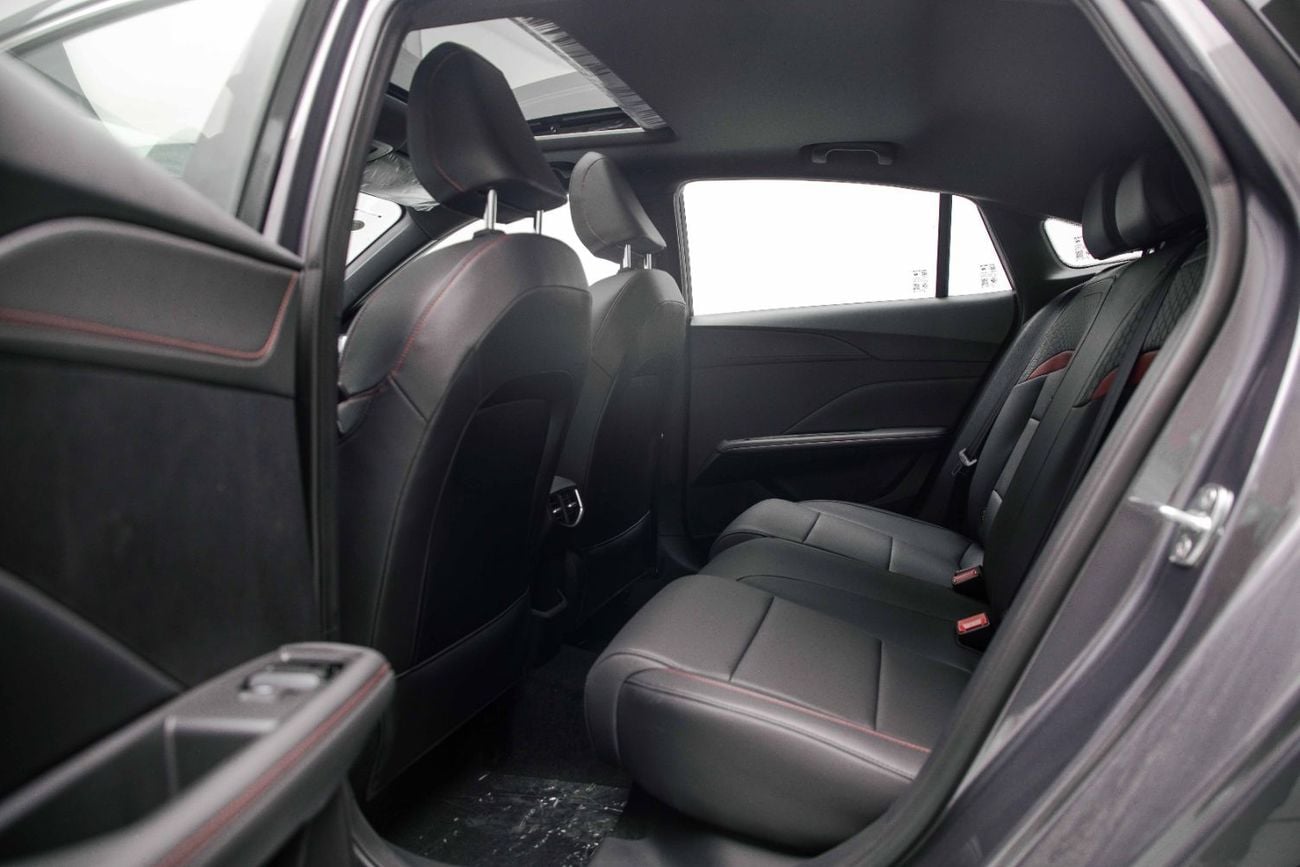أم جي 5 LUXURY 1.5L - GREY INSIDE BLACK | EXPORT ONLY