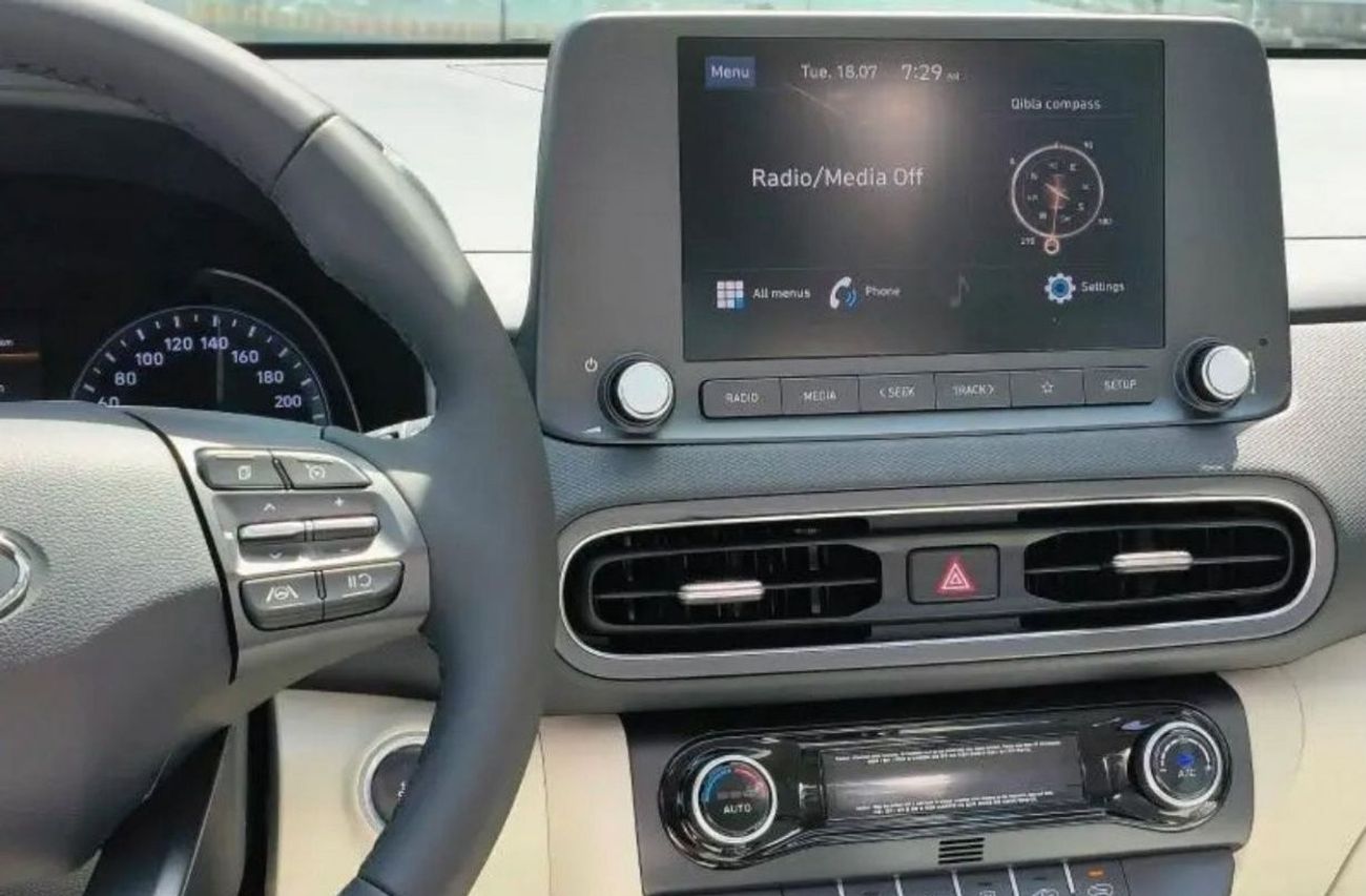 Hyundai Kona Comfort 2000cc Petrol FWD Wheels 17' Sunroof , Smart Entry , Remote starter , Screen