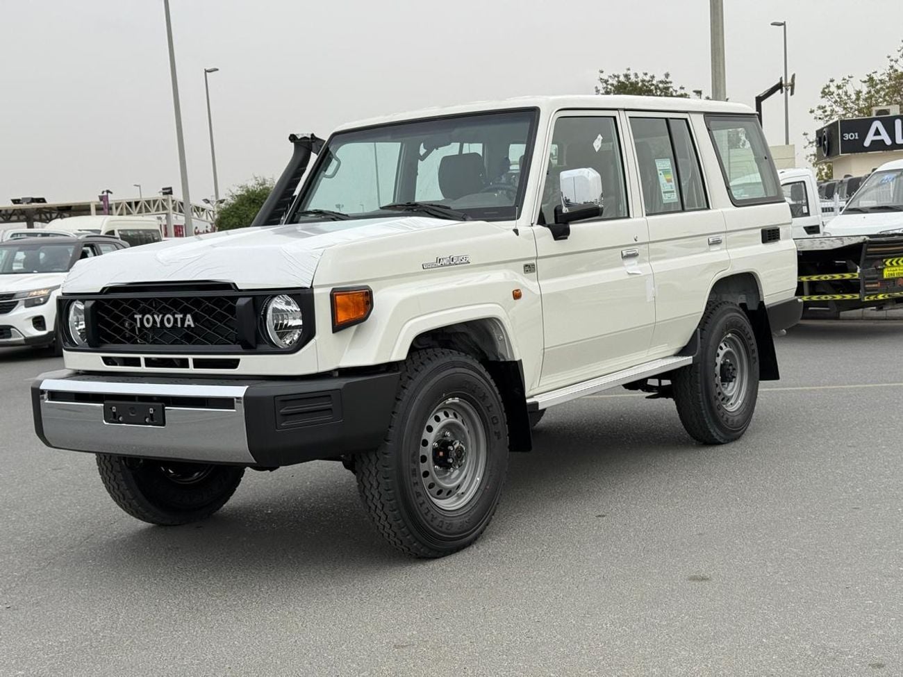 تويوتا لاند كروزر 70 EXPORT ONLY - LC76 2.8 E Automatic - Basic with diff lock