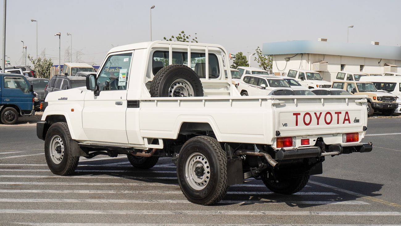 تويوتا لاند كروزر بيك آب 4.0L V6 Single Cabin M/T