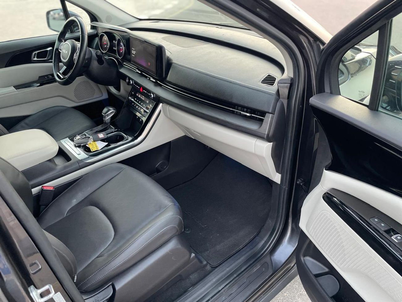 Kia Carnival 2022 EX 3.5L V6 - Full Option - 8 Seater - Front & Rear Radar Sensor - Trunk / Door Ful