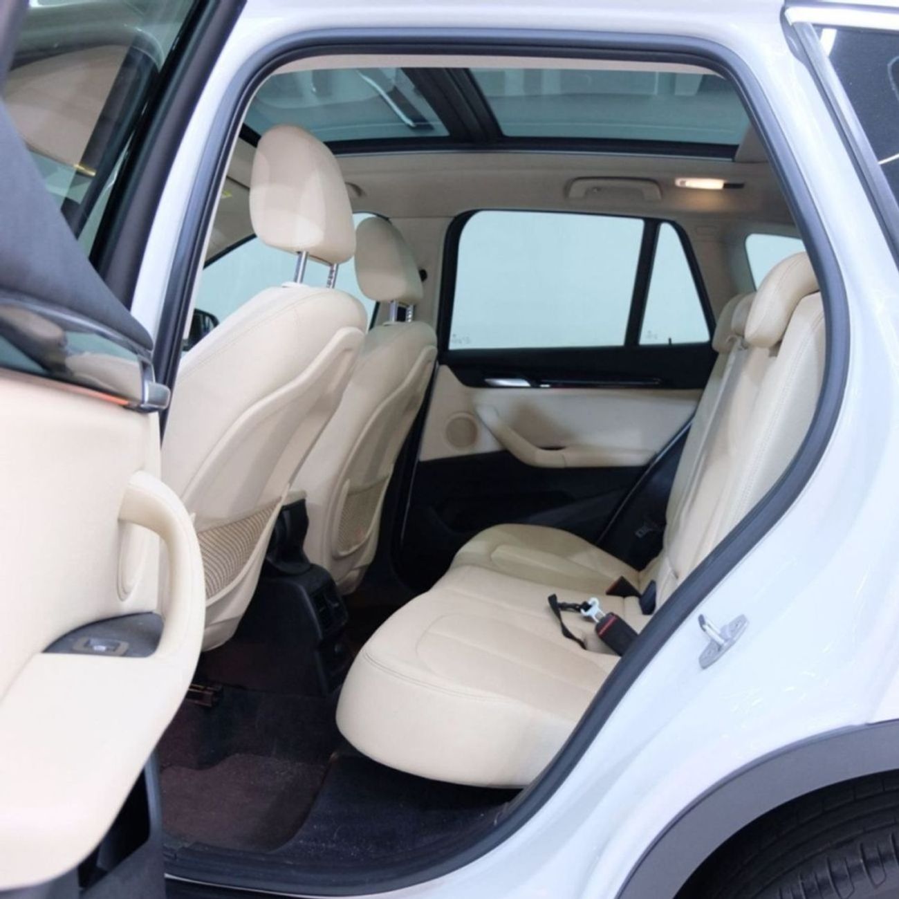 بي أم دبليو X1 sDrive 20i 2.0L BMW X1 SDrive 20i 2017 | AGMC Full Service History | GCC Specs