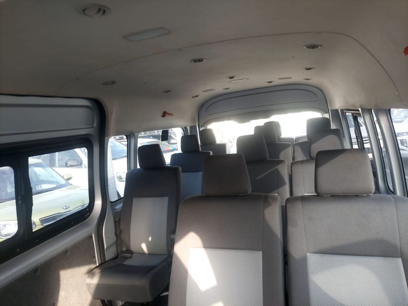 تويوتا هاياس 3.5L  PETROL 13 SEATER MANUAL TRANSMISSION