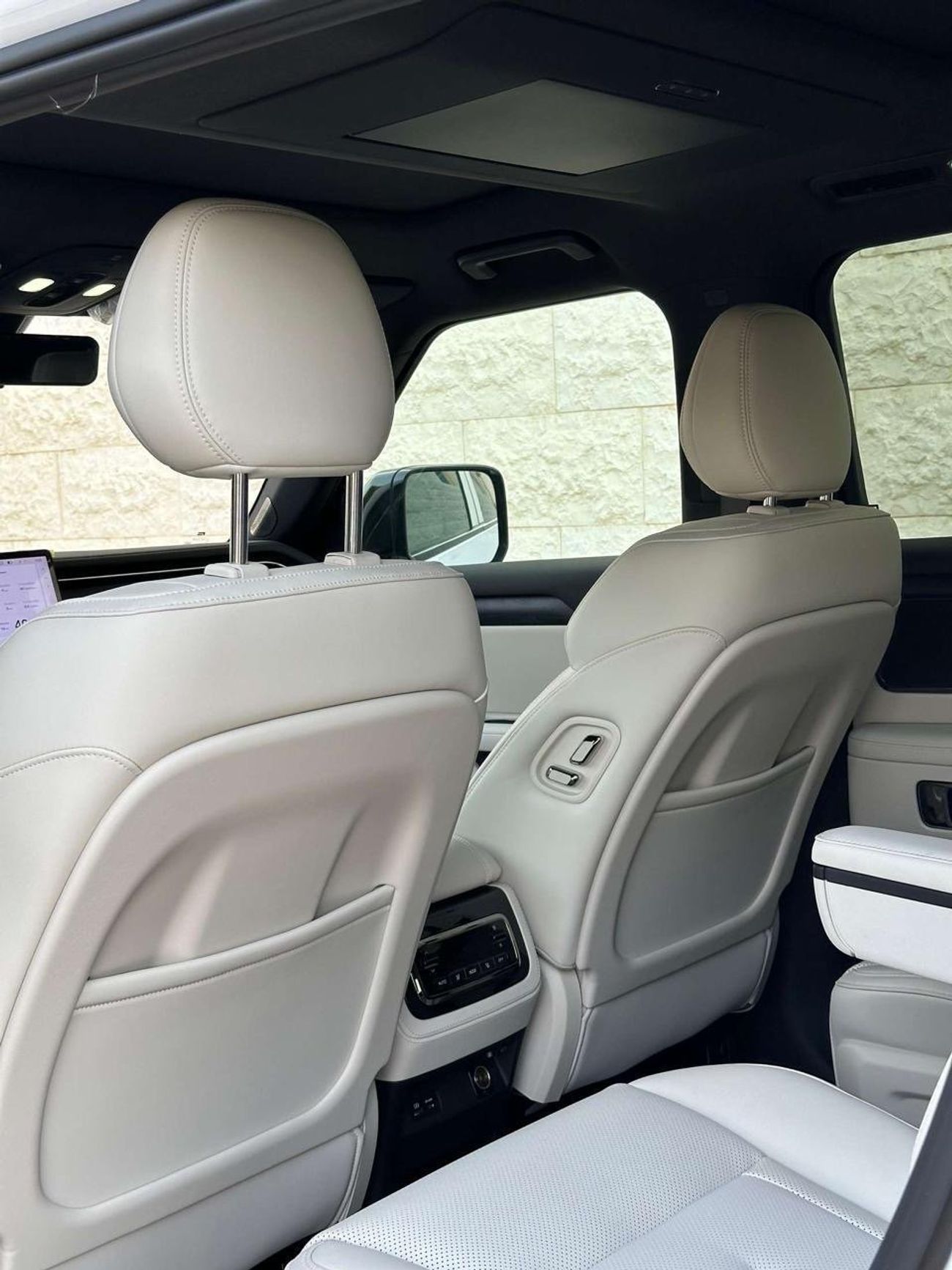 روكس 01 روكس 01 موديل 2026 ابيض ىن داخل ابيض