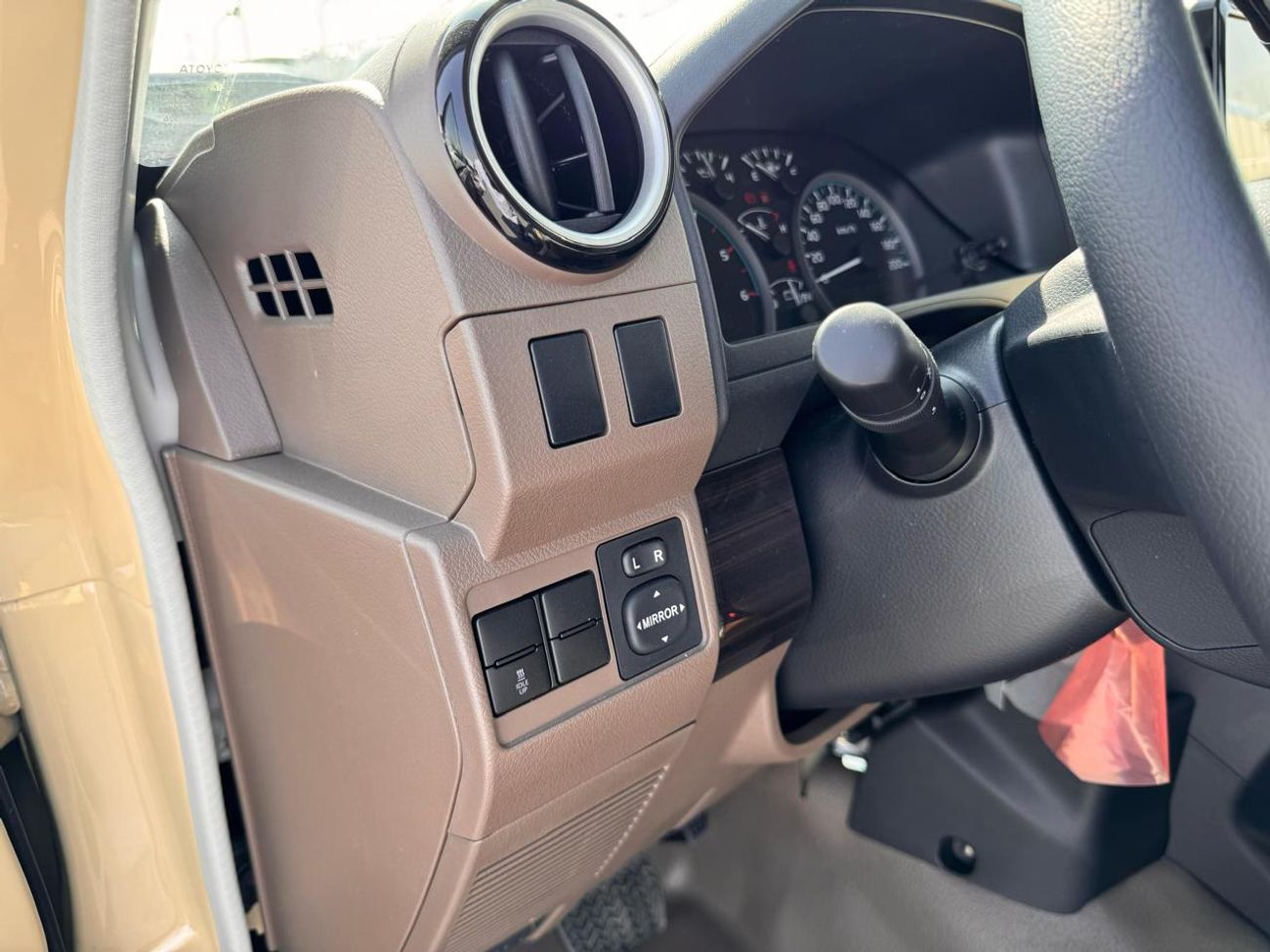 تويوتا لاند كروزر بيك آب DC 2.8L TURBODIESEL AUTOMATIC TRANSMISSION ( FOR RE-EXPORT ONLY )