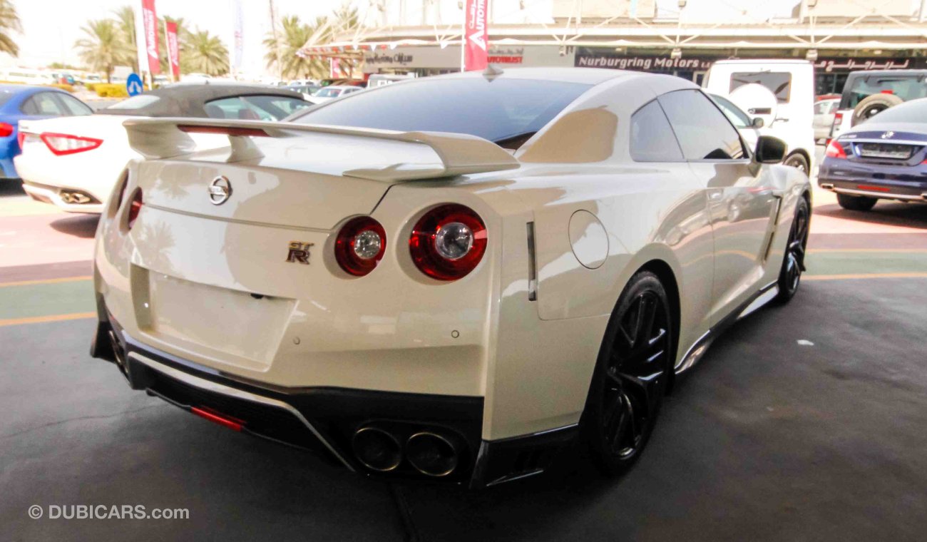 Nissan GT-R