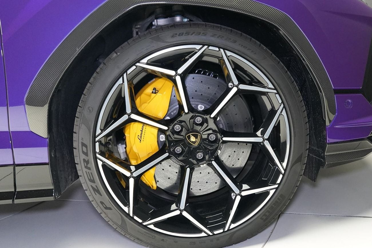 لامبورغيني اوروس 4.0T V8 Performante