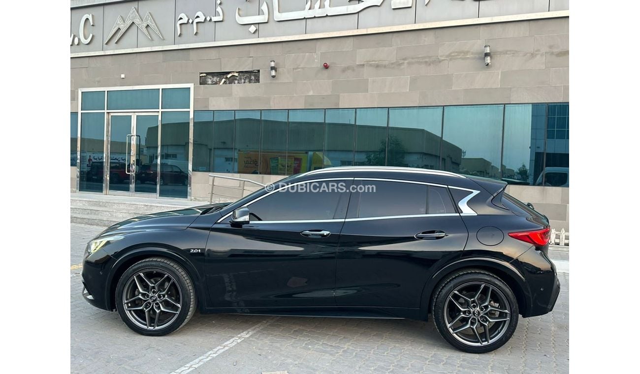 Infiniti Q30 Premium
