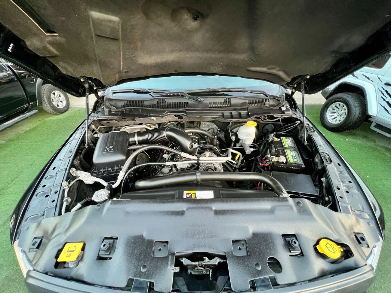 دودج رام فان Ram classic V8 5.7 warranty one year bank financie available