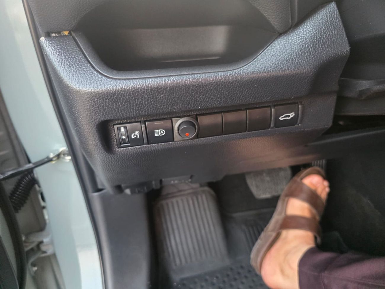 Toyota RAV4 2023 Model XLE Premium Sunroof , trunk automatic and original leather seats