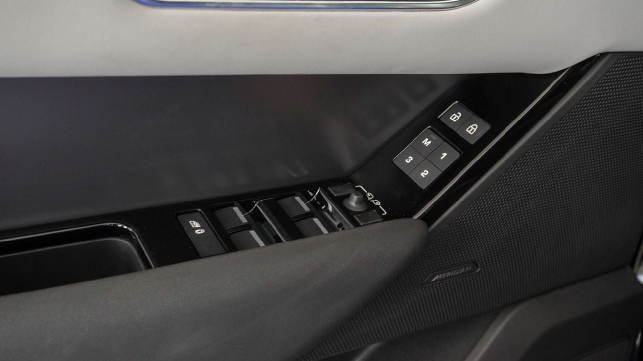 لاند روفر رينج روفر فيلار Range Rover Velar P250 SE - R Dynamic | HUD | Hydraulic | 22 Alloy Wheels | 3 YEARS WARRANTY | 2025 