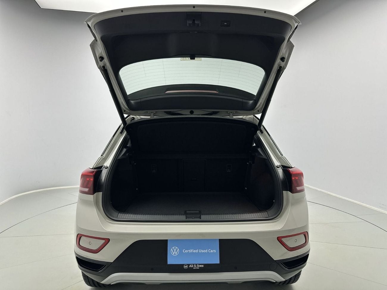 Volkswagen T ROC Style 1.4L Style without Sunroof w/ Black Style (Ref#34595) / 27,100 AED SAVINGS from New Car