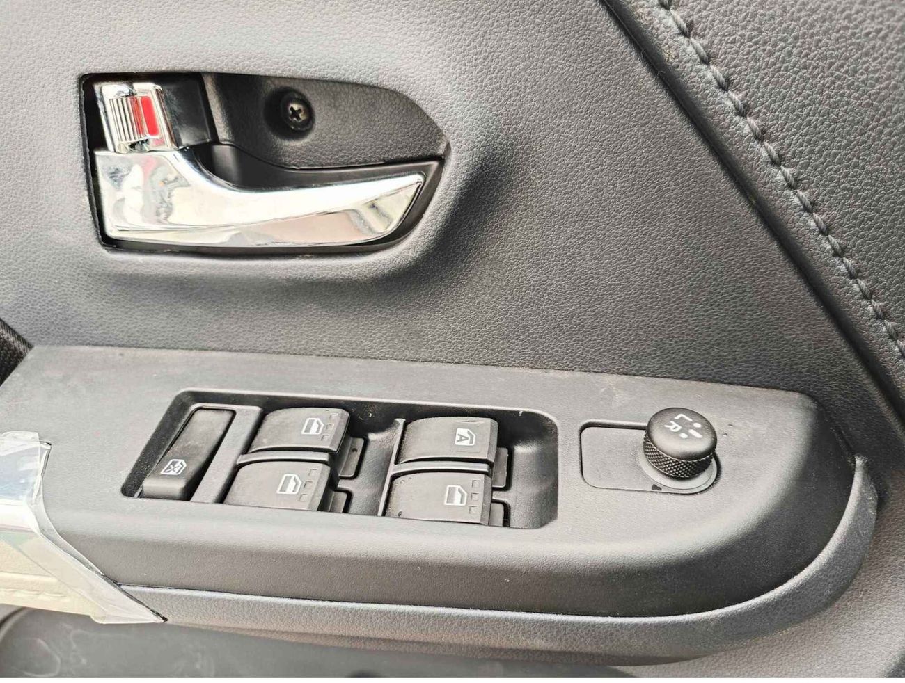 Toyota Rush G, 1.5L 4CY Petrol, 17" Rims, Push Start, Rear A/C (CODE # RU15B)