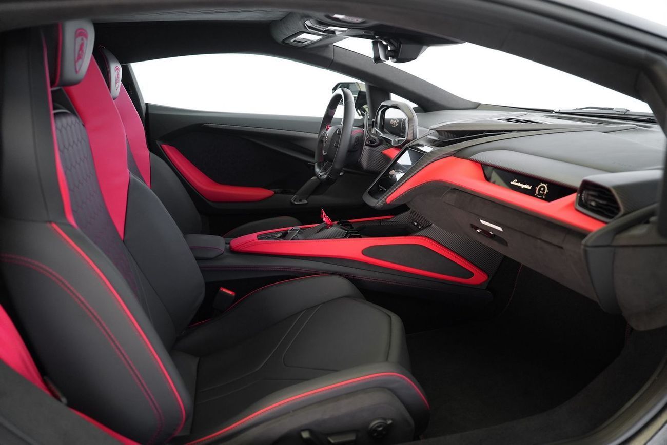 لامبورغيني ريفويلتو 6.5L V12 Hybrid