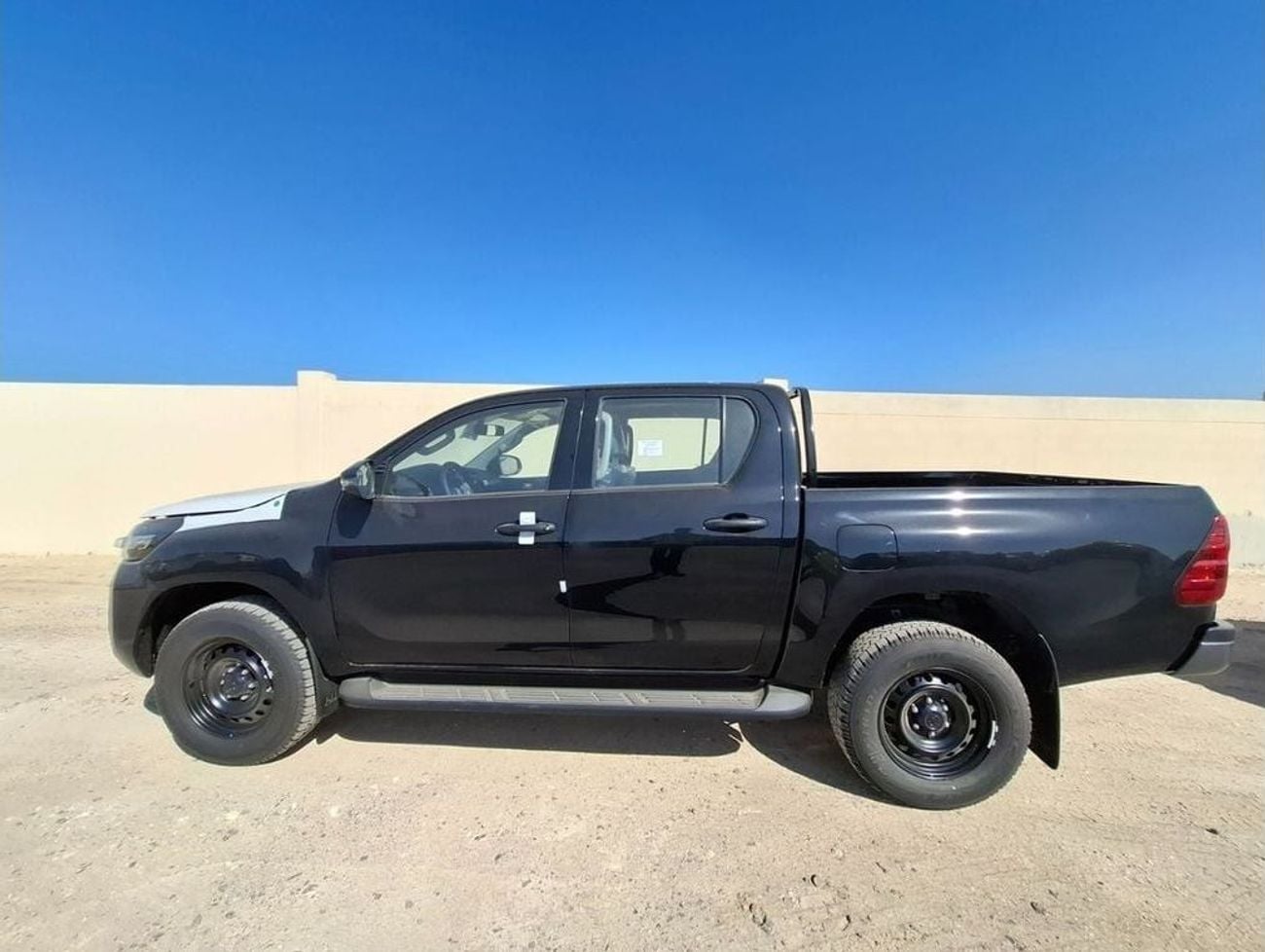 تويوتا هيلوكس GL 2.7L Petrol Wide Body 4WD Double Cab Manual transmission * SPECIAL PRICE *
