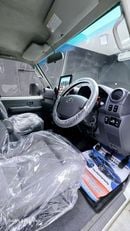 تويوتا لاند كروزر بيك آب DIESEL 4.5 LITER ,RIGHT HAND DRIVE MANUAL GEAR