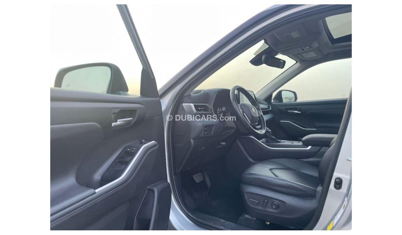 Toyota Highlander *Offer*2020 Toyota Highlander XLE 3.5L V6 Full Option - /