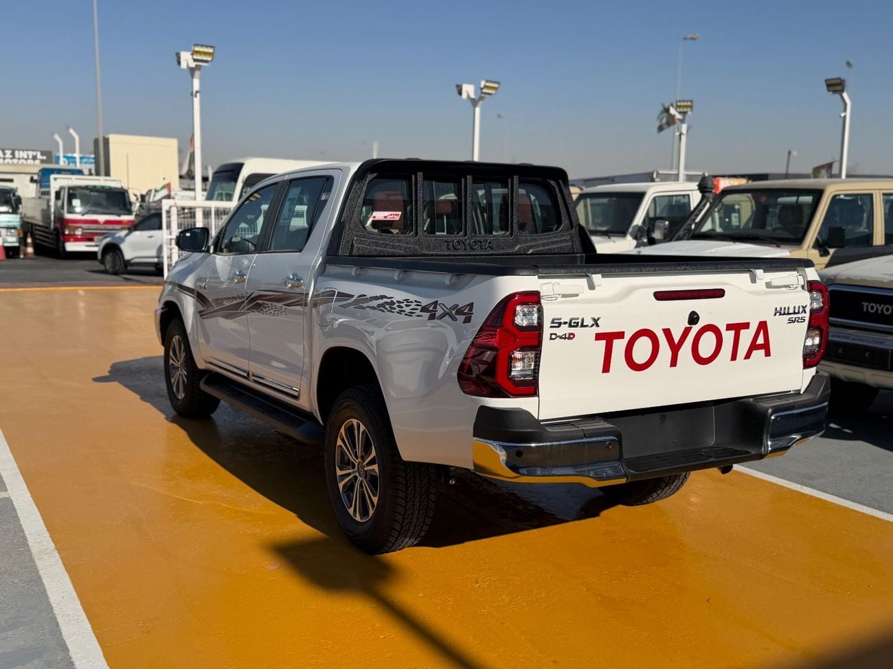 Toyota Hilux SR5 S-GLX D-4D Automatic . Diesel 2.8L 4Cyl
