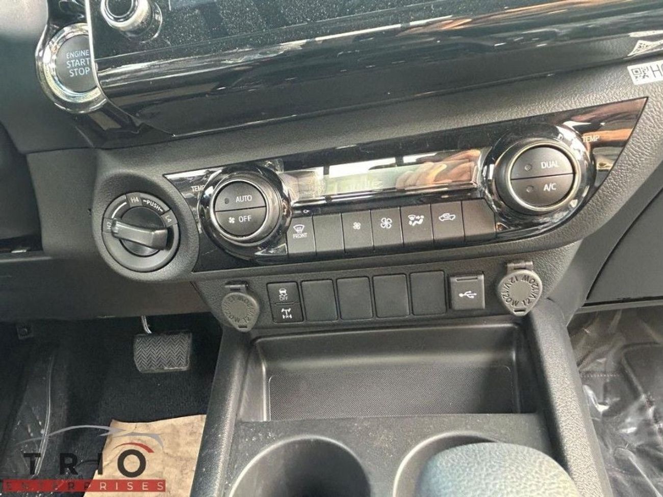 Toyota Hilux TOYOTA HILUX ADVENTURE - 4.0L - PETROL - AT - 2025MY ( OMAN SPEC )