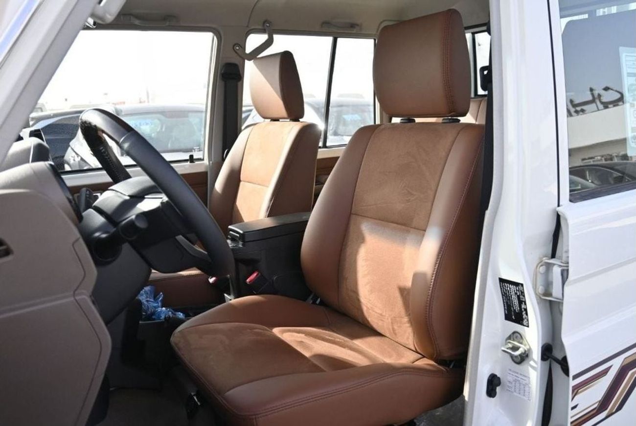 Toyota Land Cruiser Pick Up Toyota Land Cruiser Pickup  4.0L V6, Petrol, 4WD, Model 2024, Color White (Export Price)