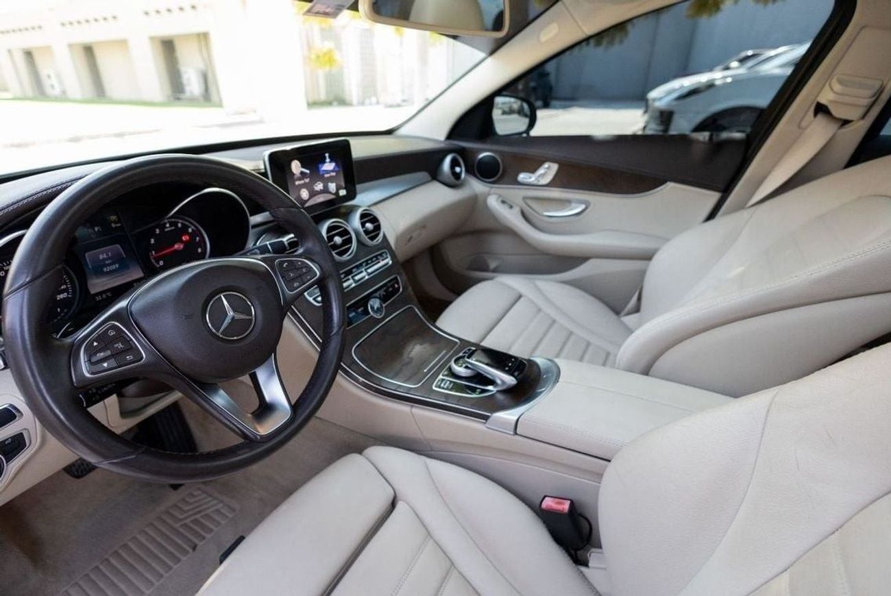 Mercedes-Benz C 200 Mercedes-Benz C200 AMG Pack 2017 GCC under Warranty with Flexible Down-Payment.