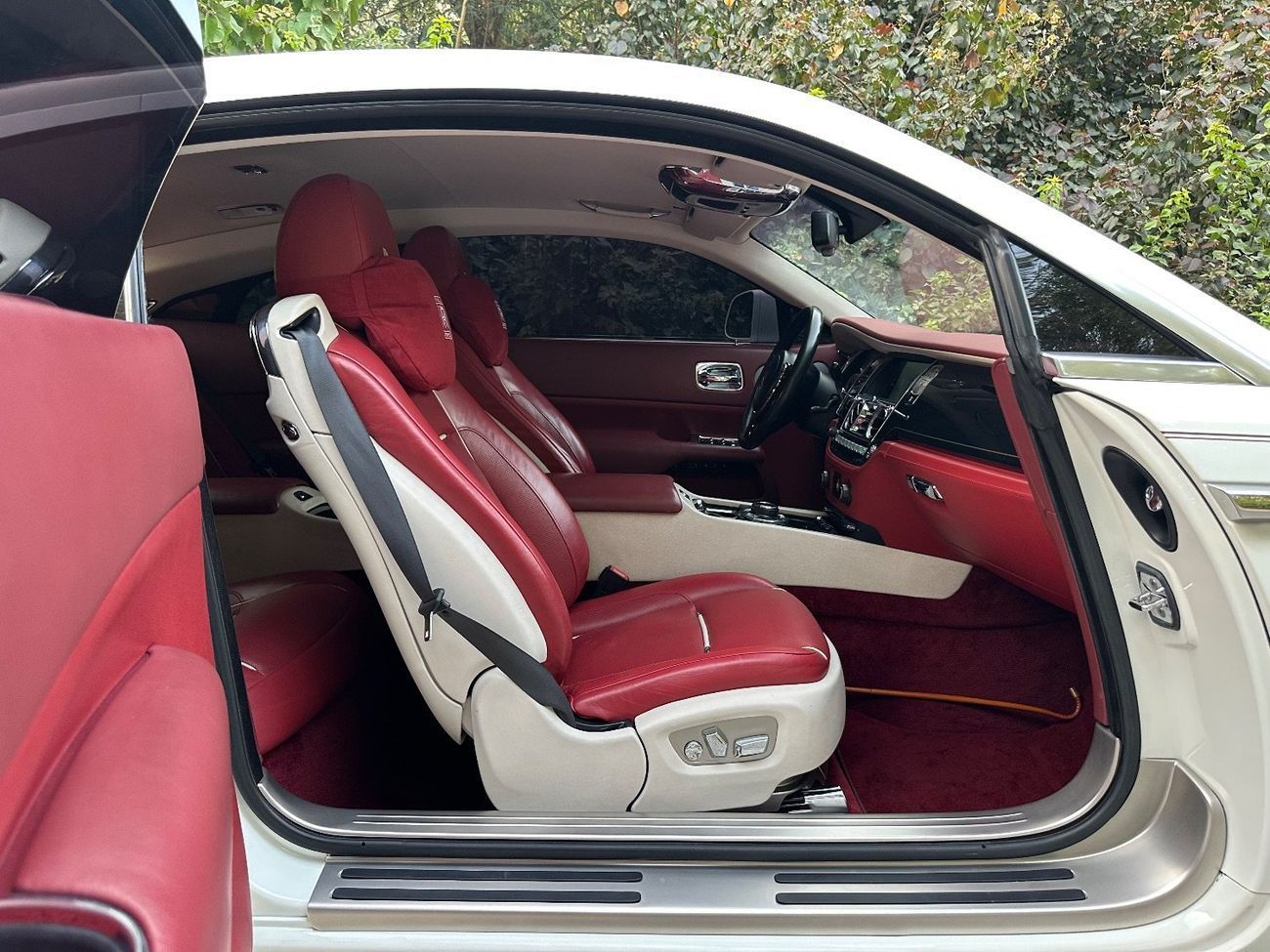 رولز رويس واريث 2015 Rolls Royce Wraith | GCC Specs | 6.6L V12 | 624 HP | 109K KM | Starlight Headliner | Excellent