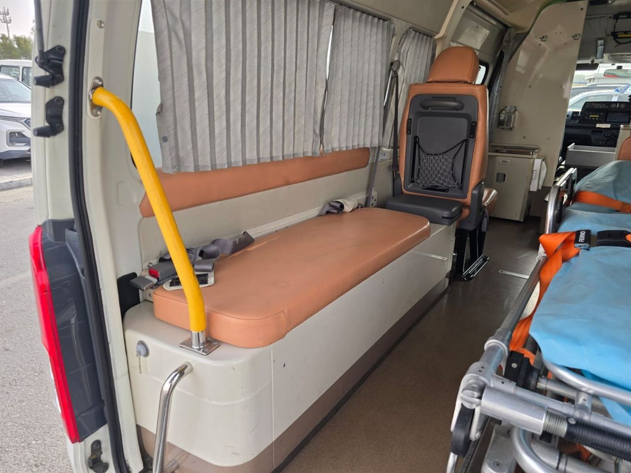 Toyota Hiace TOYOTA HIACE VAN AMBULANCE RHD 2014 MODEL 2.7 L PETROL AUTOMATIC(PM13940)