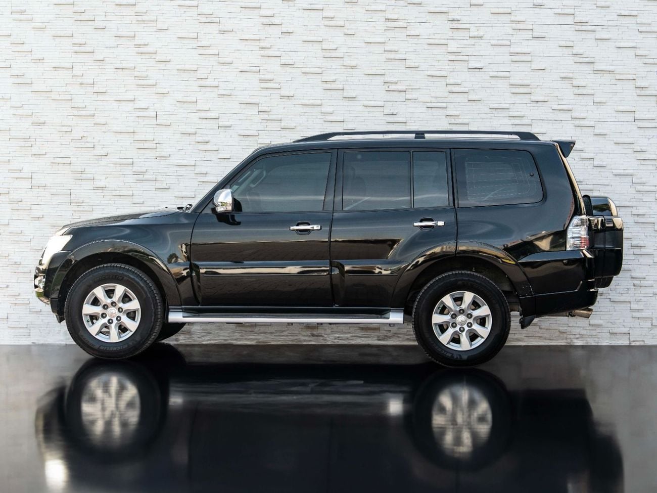 Mitsubishi Pajero GLS Base 3.5L (7 Seater)