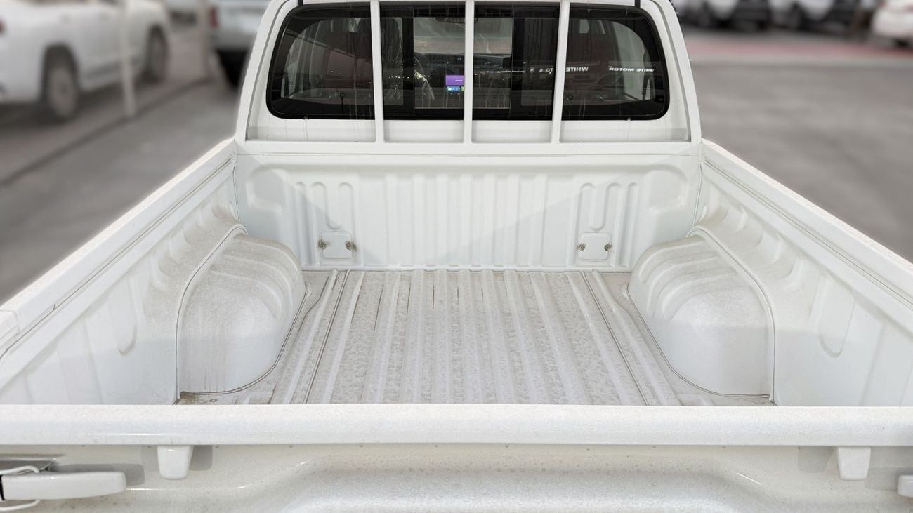 Toyota Hilux DLX 2.4L Diesel Manual Double Cab 4x4 2026YM