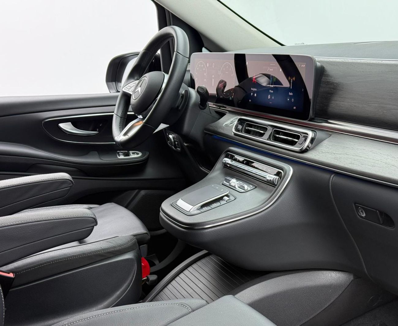 Mercedes-Benz V 300 2025 Mercedes Benz V300, 2026 Mercedes Warranty, Full MB Service History, Excellent Condition, GCC