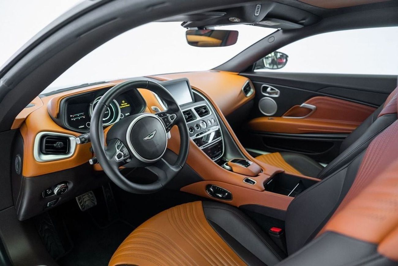 أستون مارتن DB11 Std 4.0L