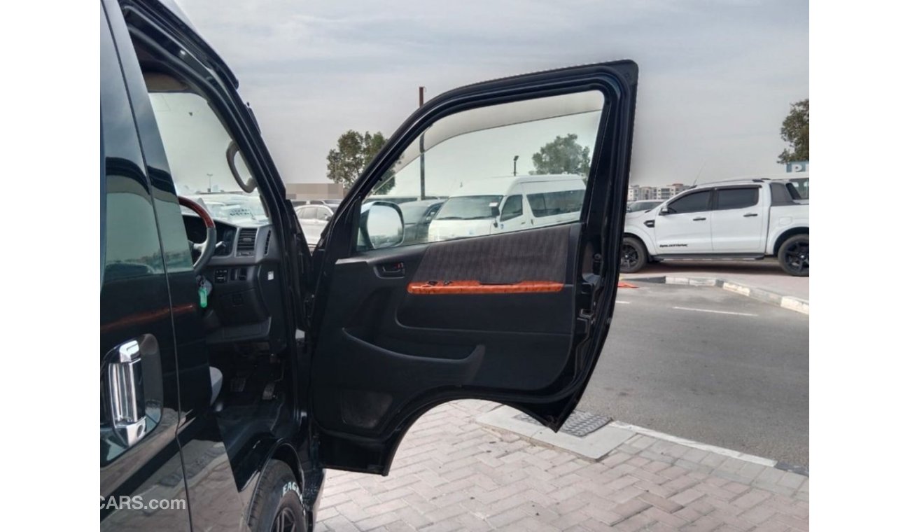 تويوتا هاياس TOYOTA HIACE VAN RIGHT HAND DRIVE(PM03728)