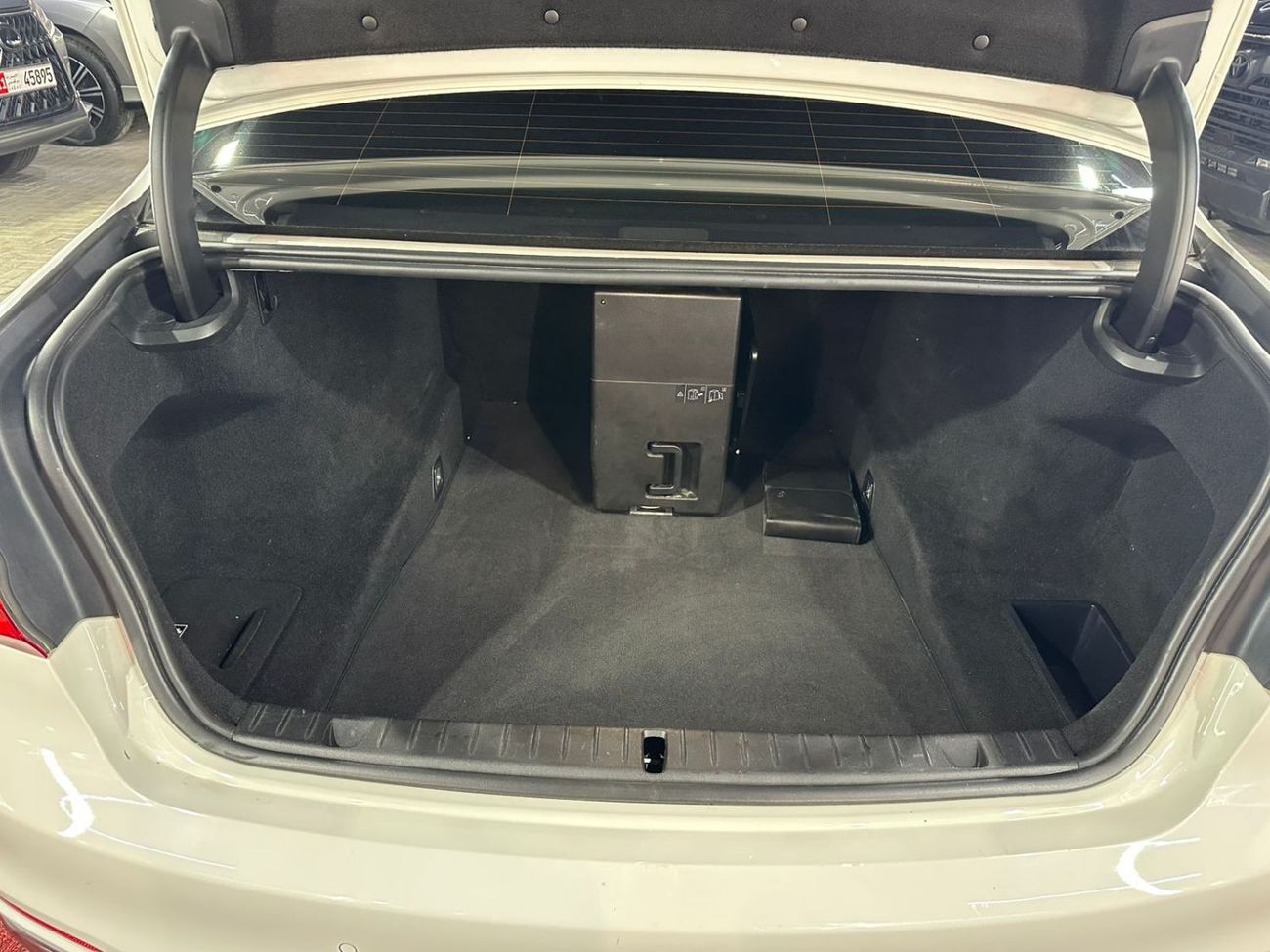 بي أم دبليو 750Li Luxury 4.4L (443 HP)