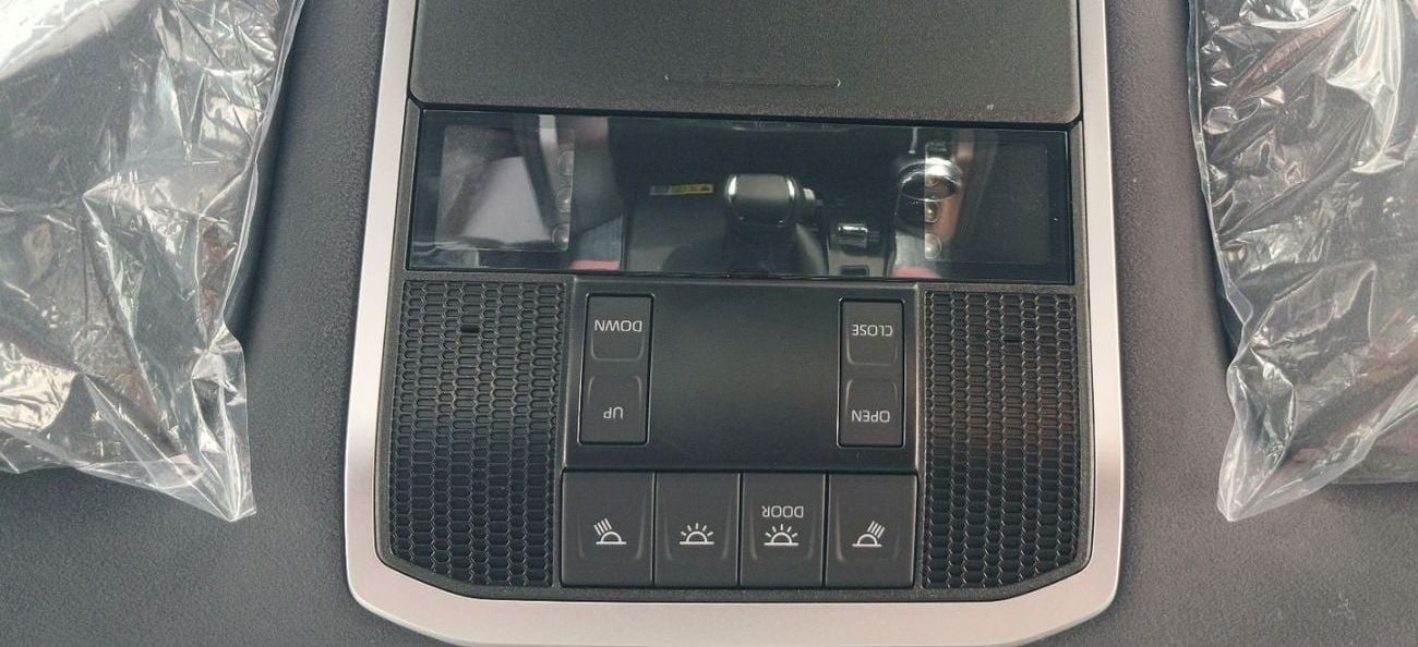 تويوتا لاند كروزر Toyota Land Cruiser 300 VXR 3.5L Petrol TT 2024YM