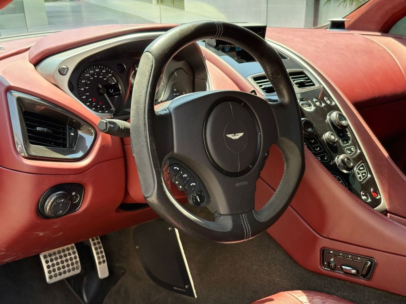 Aston Martin Vanquish Carbon Black 6.0L Coupe CARBON OPTIONS  PPF | ASTON MARTIN VANQUISH | V12 | 2014 | GCC SPECS
