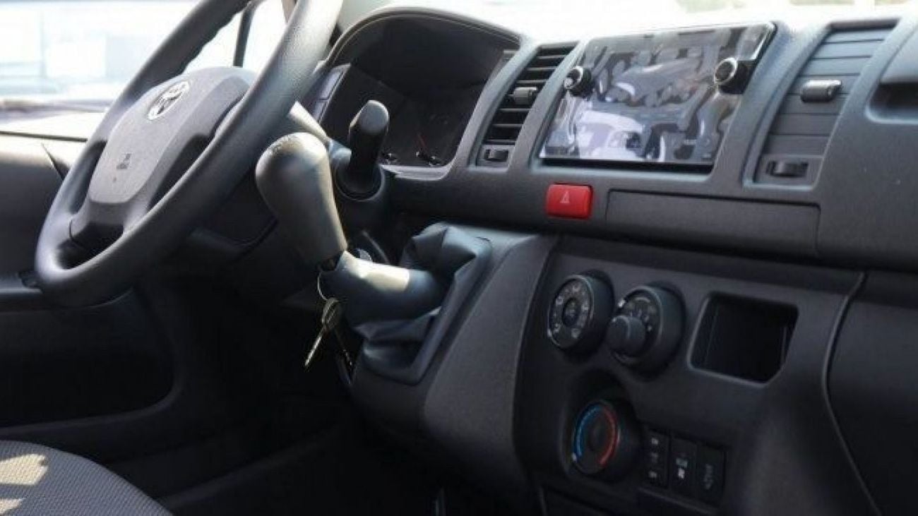 Toyota Hiace Toyota hiace 2.5L MY2025 diesel standard roof for export only