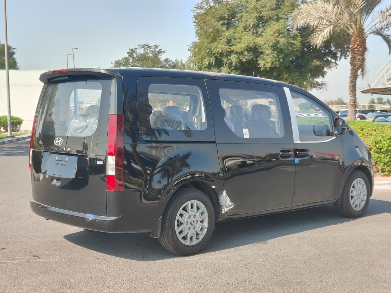 هيونداي ستاريا 2025 Hyundai Staria 11-Seater 3.5L V6 Petrol A/T FWD Only For Export