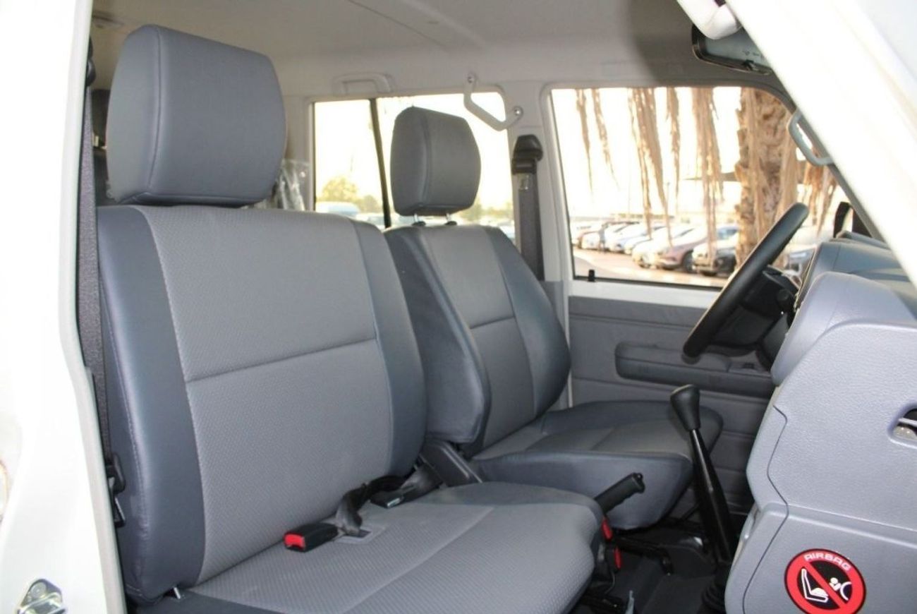 Toyota Land Cruiser 70 TOYOTA LAND CRUISER 76 4.2L L6 DSL 4WD LX STD MANUAL